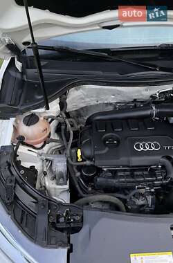 Внедорожник / Кроссовер Audi Q3 2015 в 