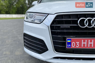 Внедорожник / Кроссовер Audi Q3 2017 в 