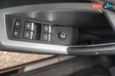 Внедорожник / Кроссовер Audi Q3 2019 в 