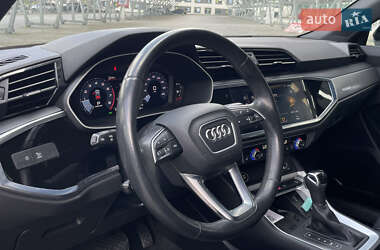 Внедорожник / Кроссовер Audi Q3 2021 в 