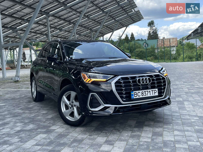Внедорожник / Кроссовер Audi Q3 2021 в 