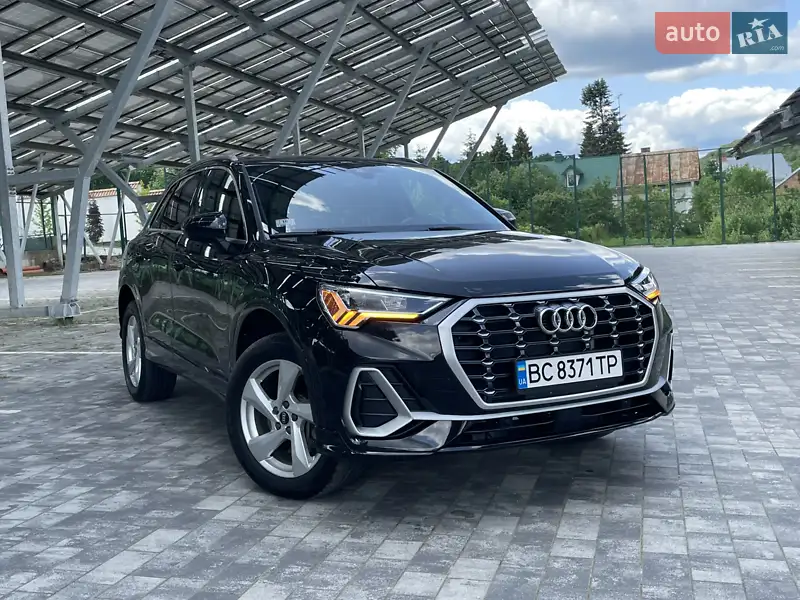 Внедорожник / Кроссовер Audi Q3 2021 в 