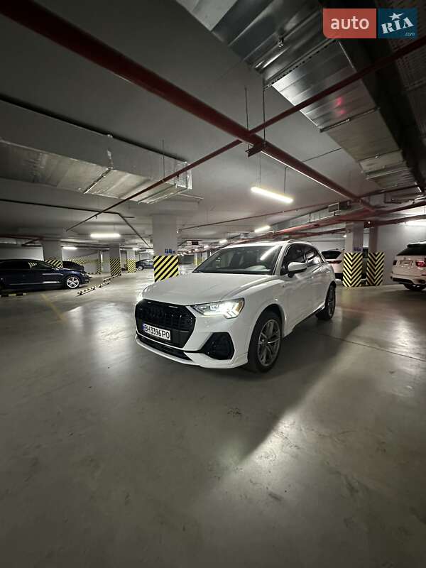 Позашляховик / Кросовер Audi Q3 2021 в Києві