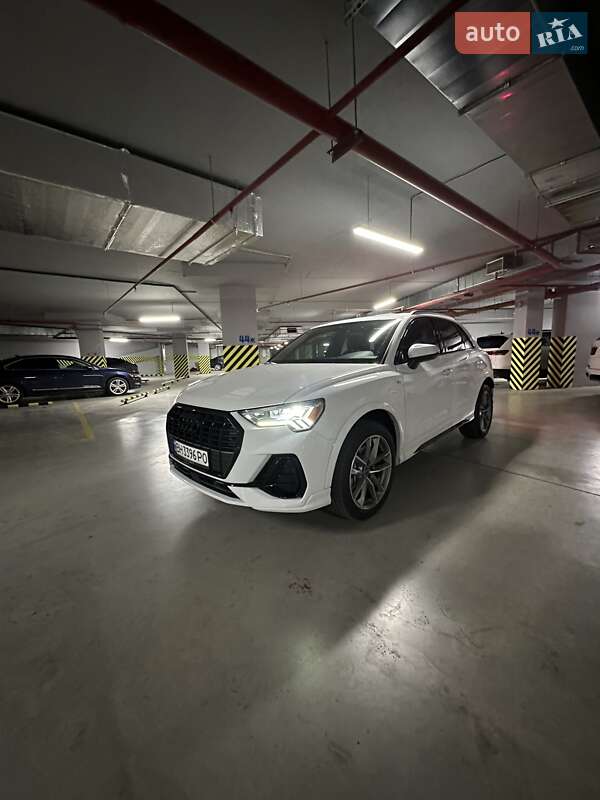 Позашляховик / Кросовер Audi Q3 2021 в Києві