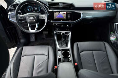Внедорожник / Кроссовер Audi Q3 2023 в 