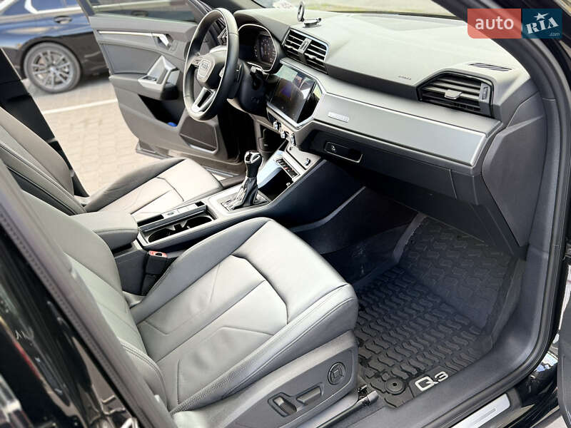 Внедорожник / Кроссовер Audi Q3 2023 в Каменском