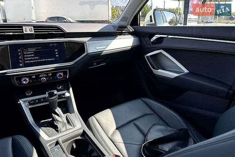 Внедорожник / Кроссовер Audi Q3 2021 в Киеве