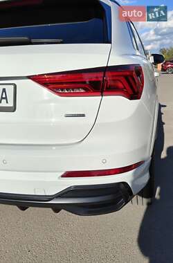 Внедорожник / Кроссовер Audi Q3 2022 в 