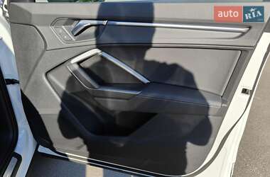 Внедорожник / Кроссовер Audi Q3 2022 в 
