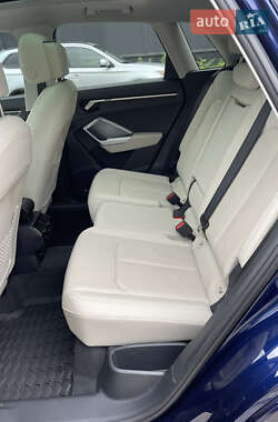 Внедорожник / Кроссовер Audi Q3 2024 в 