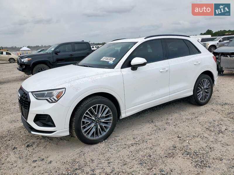 Внедорожник / Кроссовер Audi Q3 2024 в 