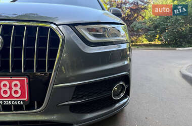 Внедорожник / Кроссовер Audi Q3 2015 в 