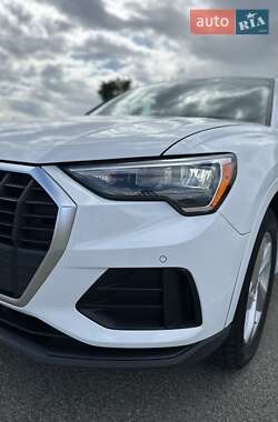 Внедорожник / Кроссовер Audi Q3 2019 в 