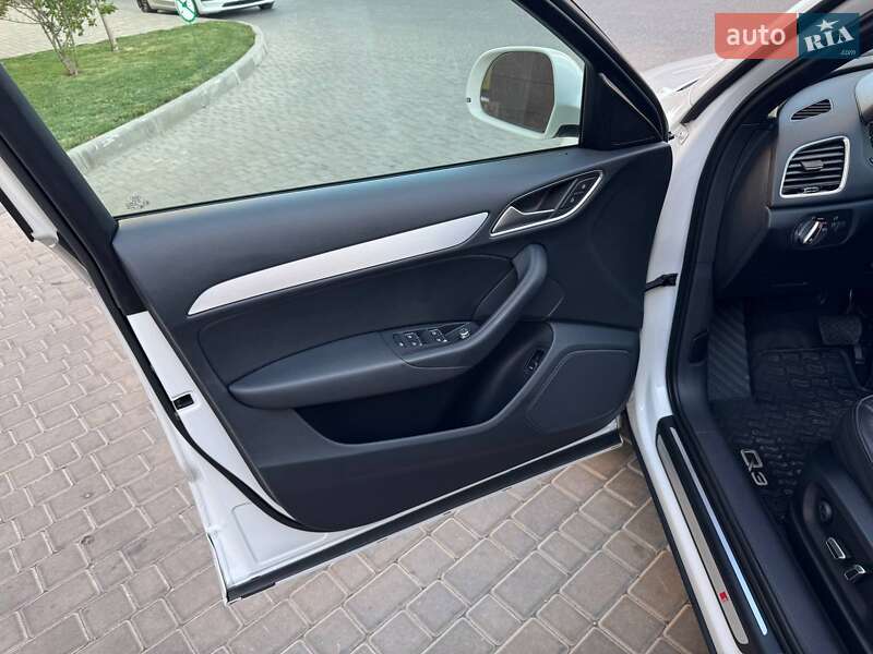 Внедорожник / Кроссовер Audi Q3 2017 в Одессе
