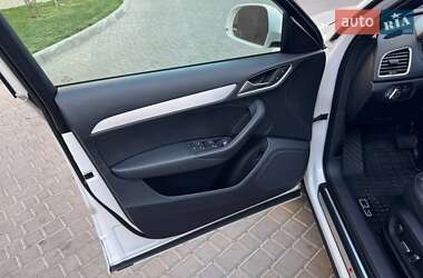 Внедорожник / Кроссовер Audi Q3 2017 в 