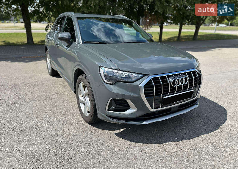 Внедорожник / Кроссовер Audi Q3 2019 в 