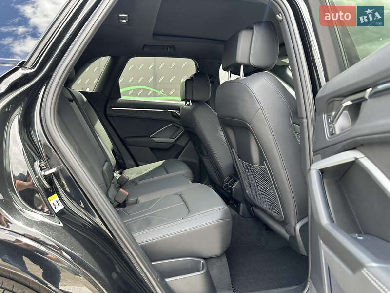 Внедорожник / Кроссовер Audi Q3 2024 в Киеве