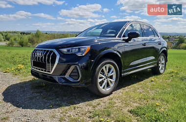 Внедорожник / Кроссовер Audi Q3 2020 в 