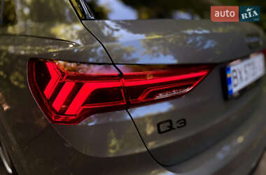 Внедорожник / Кроссовер Audi Q3 2021 в 