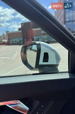 Внедорожник / Кроссовер Audi Q3 2020 в 