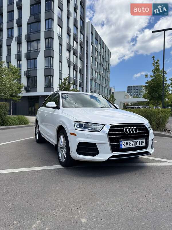 Внедорожник / Кроссовер Audi Q3 2016 в 