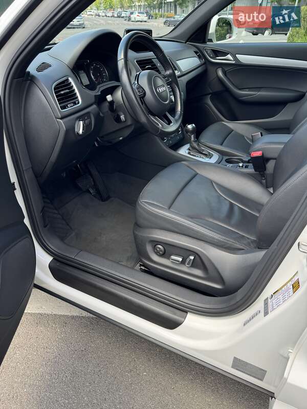 Позашляховик / Кросовер Audi Q3 2016 в Києві