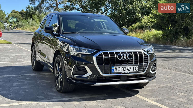 Внедорожник / Кроссовер Audi Q3 2019 в Ужгороде
