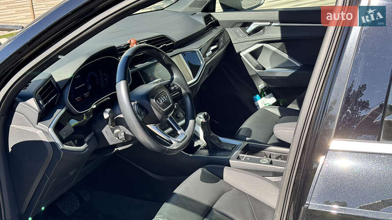 Внедорожник / Кроссовер Audi Q3 2019 в Ужгороде