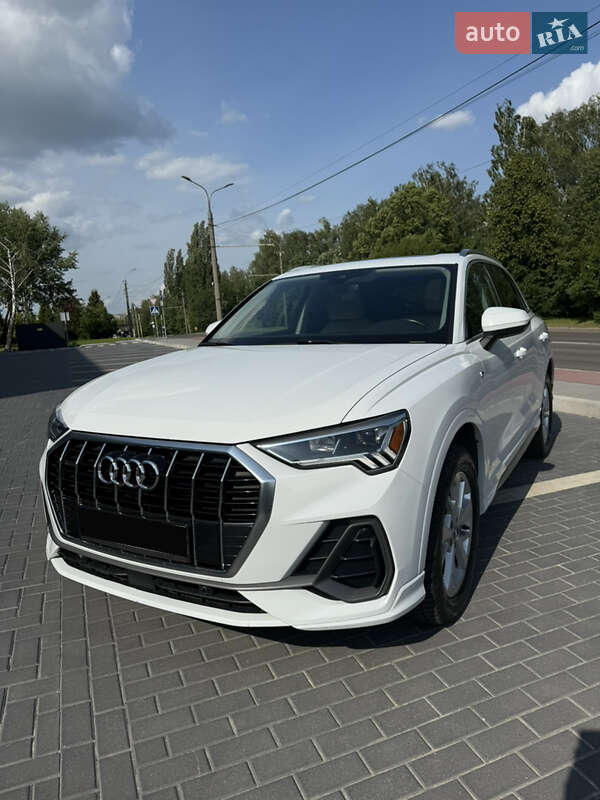 Внедорожник / Кроссовер Audi Q3 2019 в 