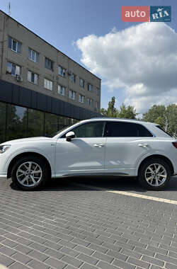Внедорожник / Кроссовер Audi Q3 2019 в 