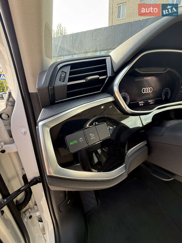Внедорожник / Кроссовер Audi Q3 2019 в Луцке