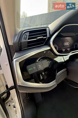 Внедорожник / Кроссовер Audi Q3 2019 в 