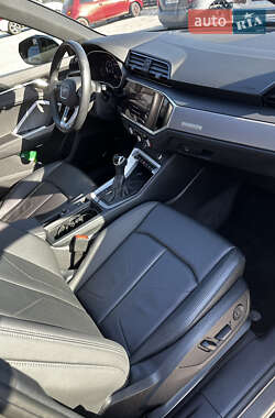 Внедорожник / Кроссовер Audi Q3 2021 в 