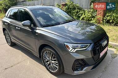 Позашляховик / Кросовер Audi Q3 2019 в 