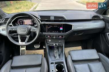 Позашляховик / Кросовер Audi Q3 2019 в 