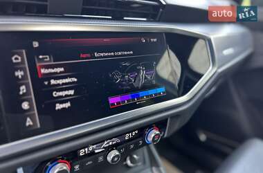 Позашляховик / Кросовер Audi Q3 2019 в 