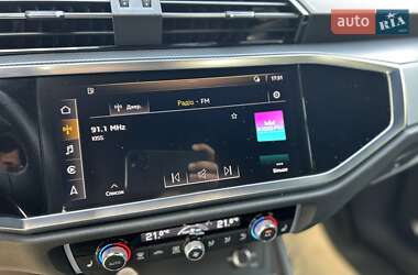 Позашляховик / Кросовер Audi Q3 2019 в 