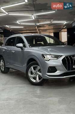 Внедорожник / Кроссовер Audi Q3 2019 в 