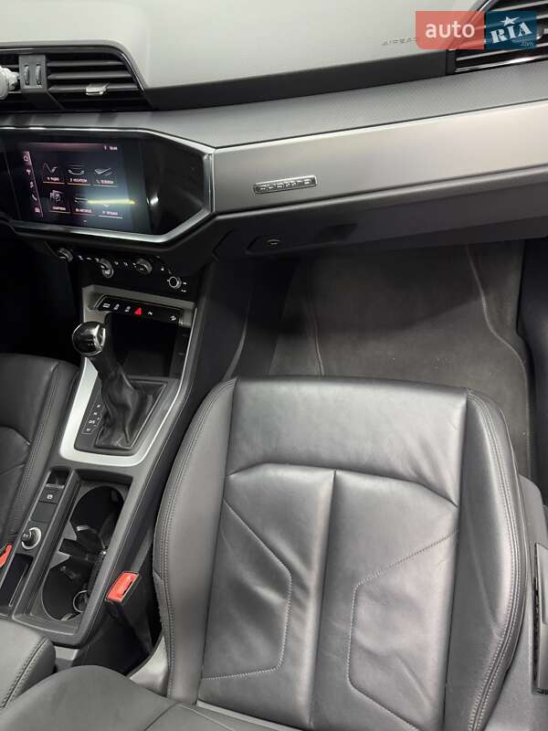 Внедорожник / Кроссовер Audi Q3 2019 в Одессе