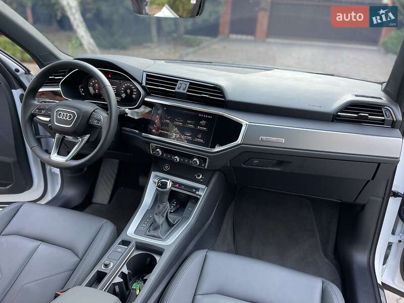 Позашляховик / Кросовер Audi Q3 2024 в Одесі