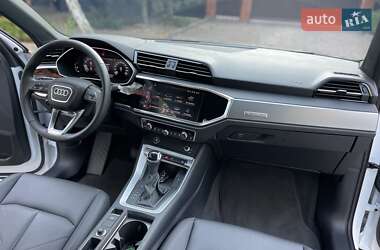 Внедорожник / Кроссовер Audi Q3 2024 в 