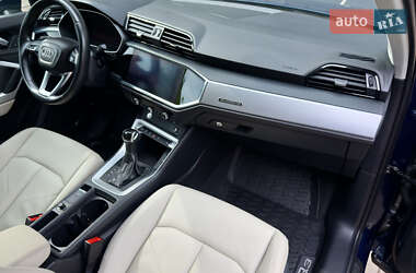 Позашляховик / Кросовер Audi Q3 2020 в 