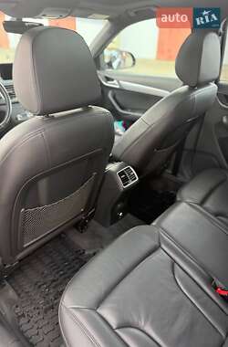 Позашляховик / Кросовер Audi Q3 2016 в 