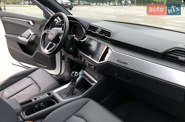Позашляховик / Кросовер Audi Q3 2019 в 