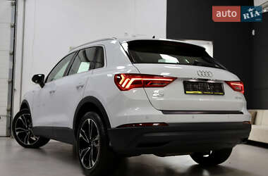 Внедорожник / Кроссовер Audi Q3 2021 в 