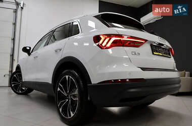 Внедорожник / Кроссовер Audi Q3 2021 в 