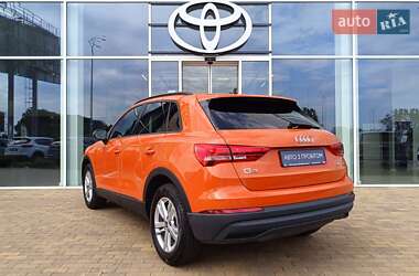 Позашляховик / Кросовер Audi Q3 2021 в 
