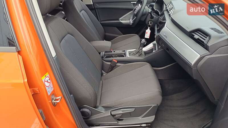 Внедорожник / Кроссовер Audi Q3 2021 в Киеве