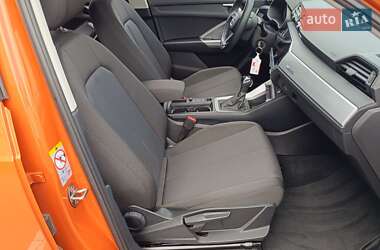 Позашляховик / Кросовер Audi Q3 2021 в 