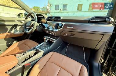 Внедорожник / Кроссовер Audi Q3 2023 в 